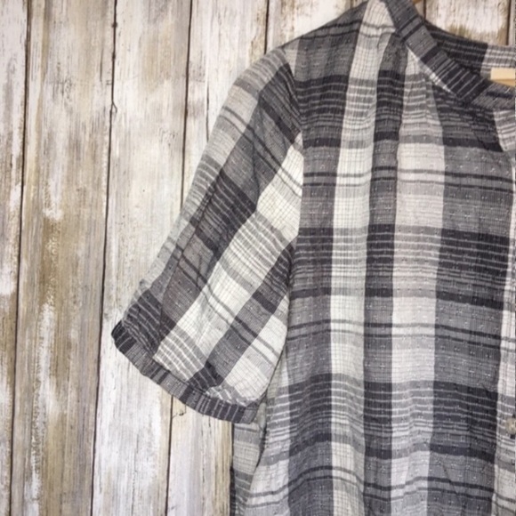 Universal Thread Grey Plaid Button Down - Picture 3 of 5